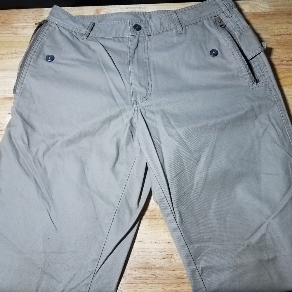 Good Condition khaki cargo pants 32x34